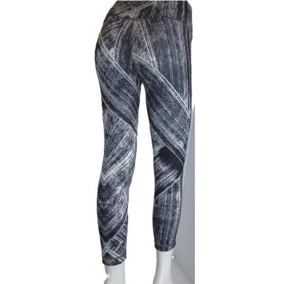 Lululemon Wunder Under Crop II Full-On Luon Heat Wave Size 4 - Picture 8 of 8